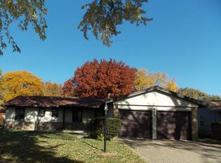 610 Sycamore Dr, Elk Grove Village, IL 60007