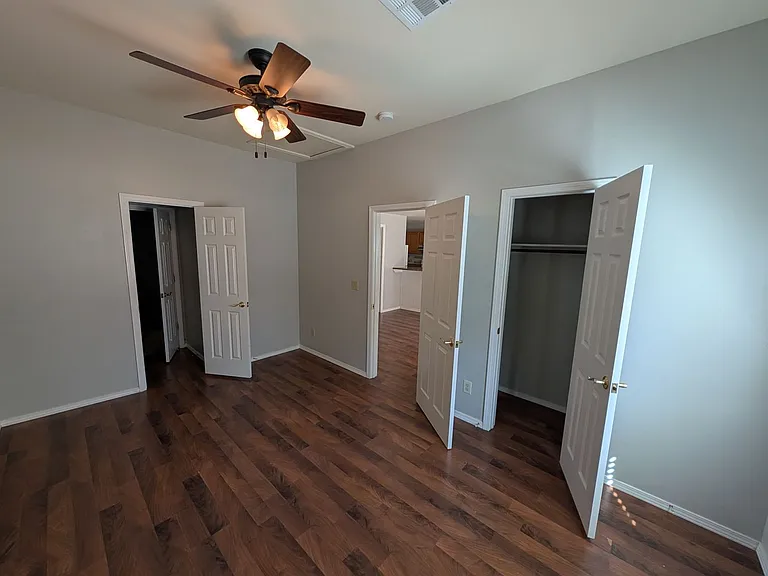 105 W Hurd St — Photo 6