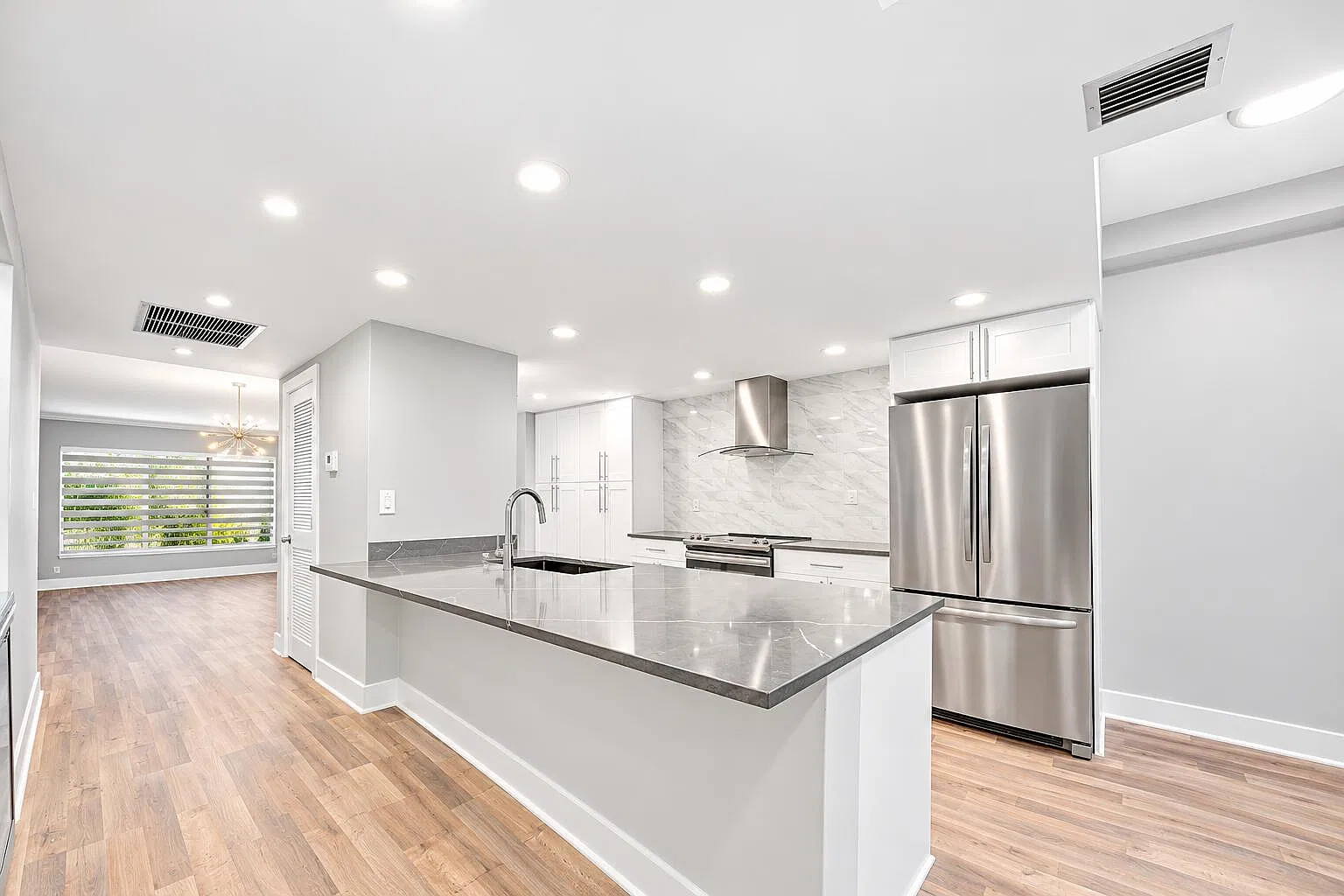 2 bed, 2.0 bath, 1449 sqft, $3,850 — Photo 2