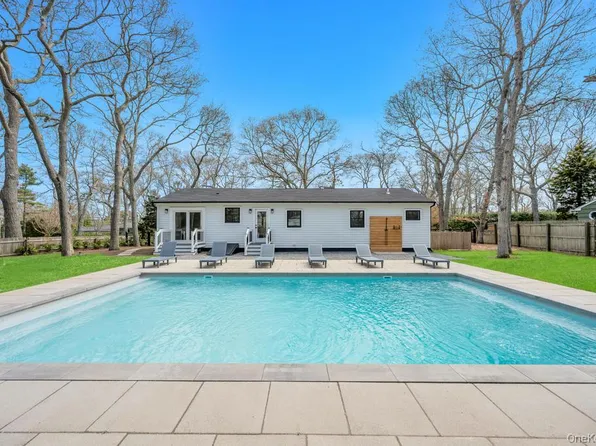 10 Shinnecock Lane, Hampton Bays, NY 11946