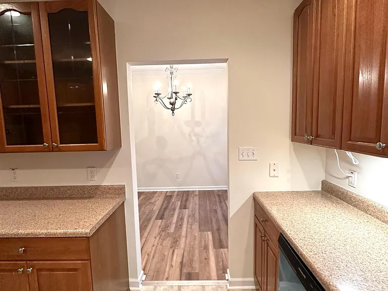 205 Shelton St — Photo 11