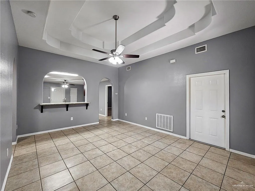 3 bed, 2.0 bath, 1435 sqft, $1,800 — Photo 4