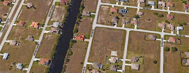 2nd image of 910 NW 5th Ave