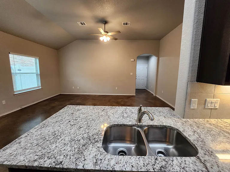 620 Heathers Way — Photo 5