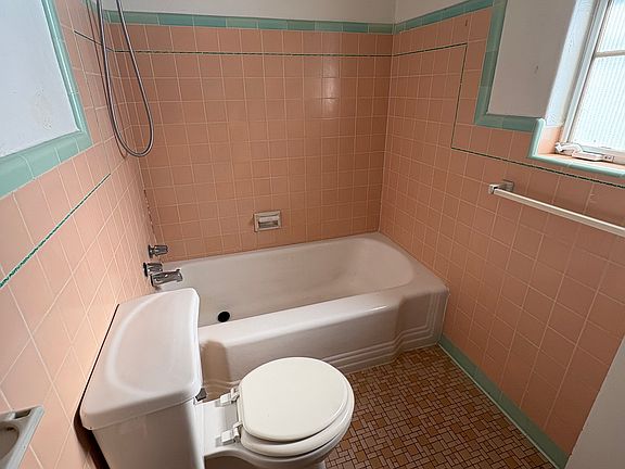 4th image of 3608 E Lee St APT 6