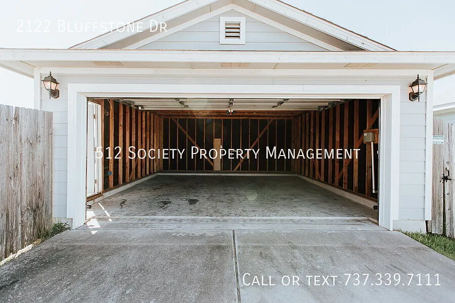 Building Photo - 2122 Bluffstone Dr