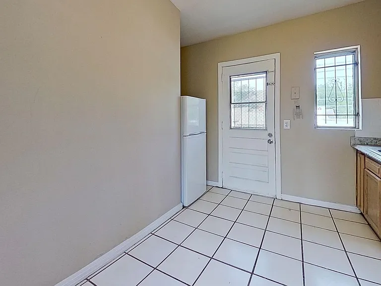 1235 W 5th St — Photo 6
