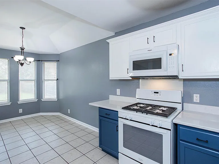 814 Lantana Ln — Photo 13