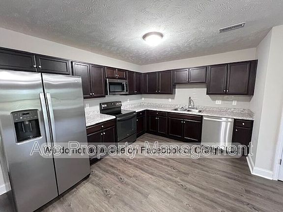 3rd image of 119 Underwood St