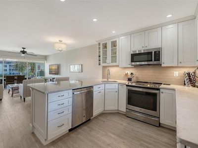 4370 Chatham Dr Unit 204, Longboat Key, FL, 34228