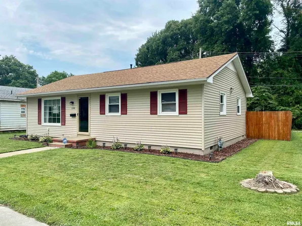 1344 S Pine St, Centralia, IL 62801