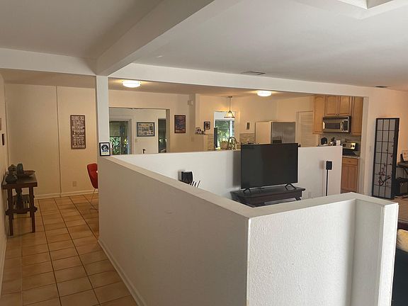 3rd image of 303 Venice Drive