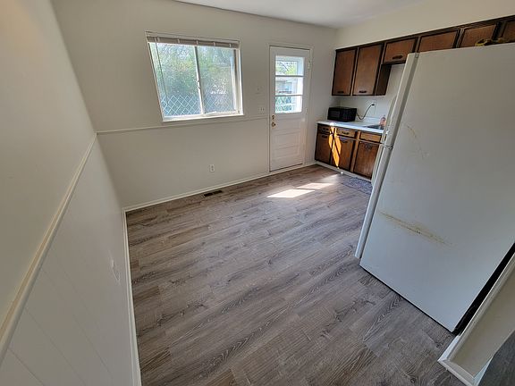 3rd image of 460 Greenlawn St