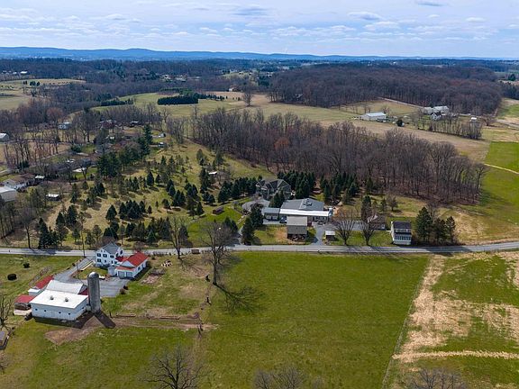 3rd image of 841 Stracks Dam Rd