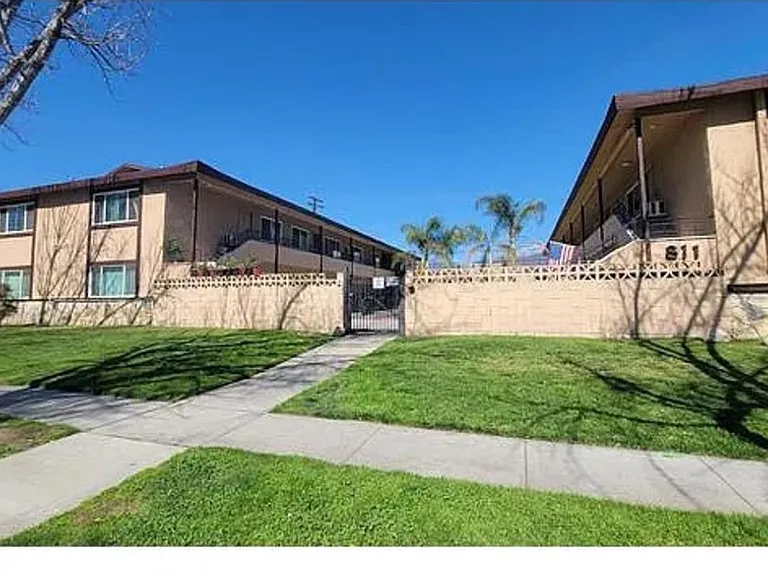 811 Orchid Ct #L — Photo 11