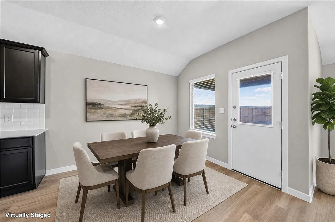 4 bed, 2.0 bath, 1784 sqft, $2,495 — Photo 3