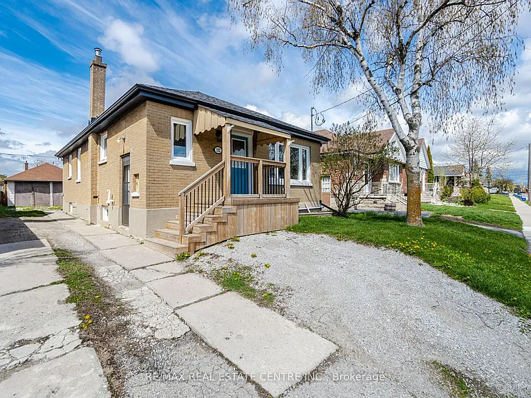 102 Wilson Rd S #UPPER LEVEL — Photo 2