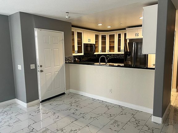 4th image of 15629 Lasselle St
