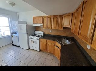 124 3rd St FLOOR 3, Elizabethport, NJ 07206