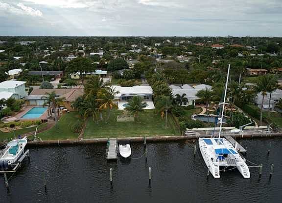 3rd image of 764 Lagoon Dr