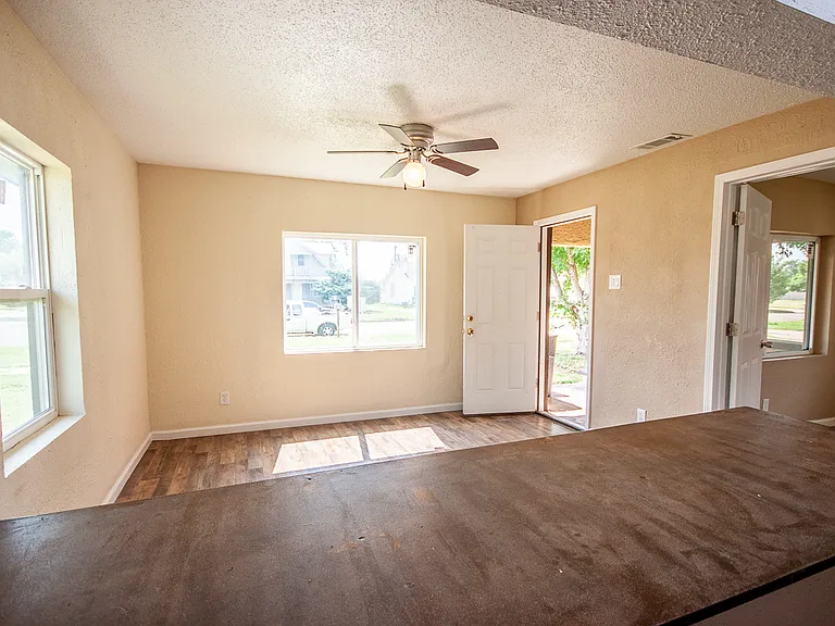 1020 N Connelly St — Photo 3