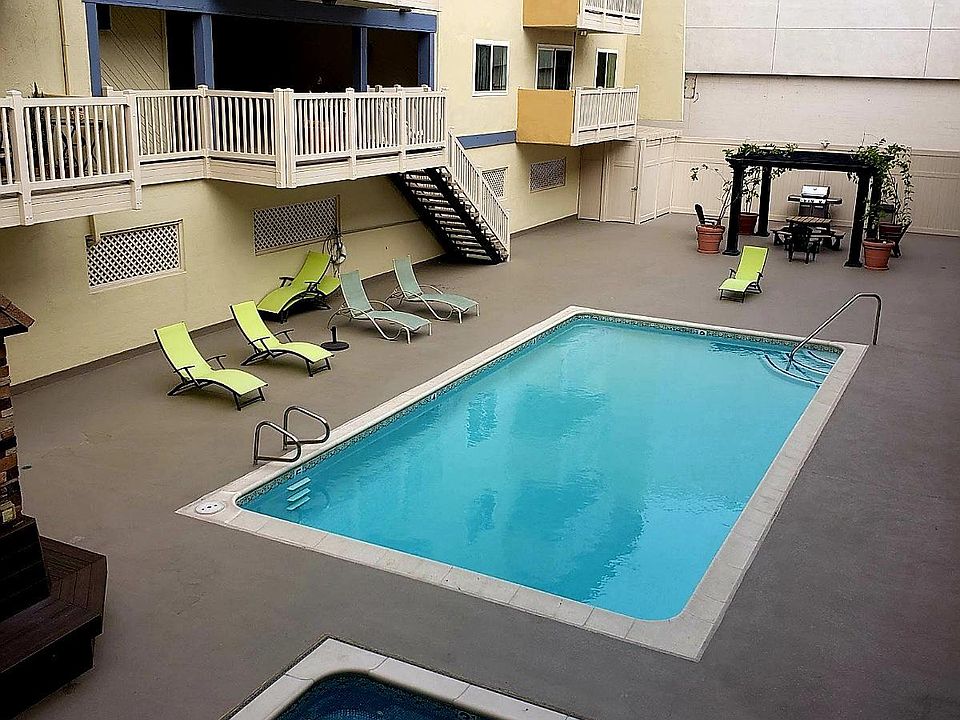 Pool, hot tub, and communal BBQ