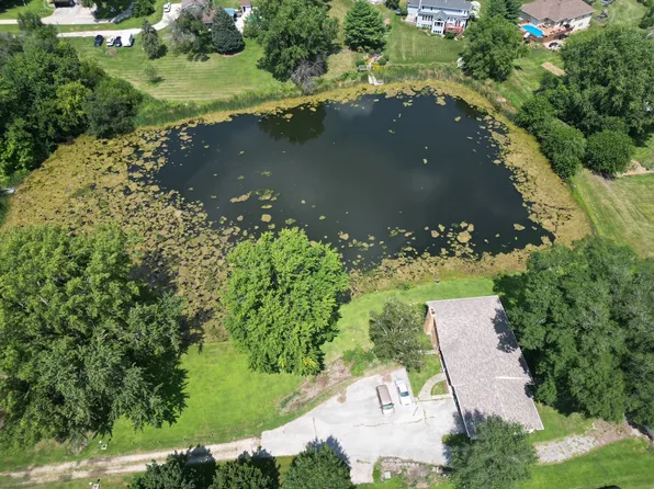 6825 NW 100th St, Johnston, IA 50131