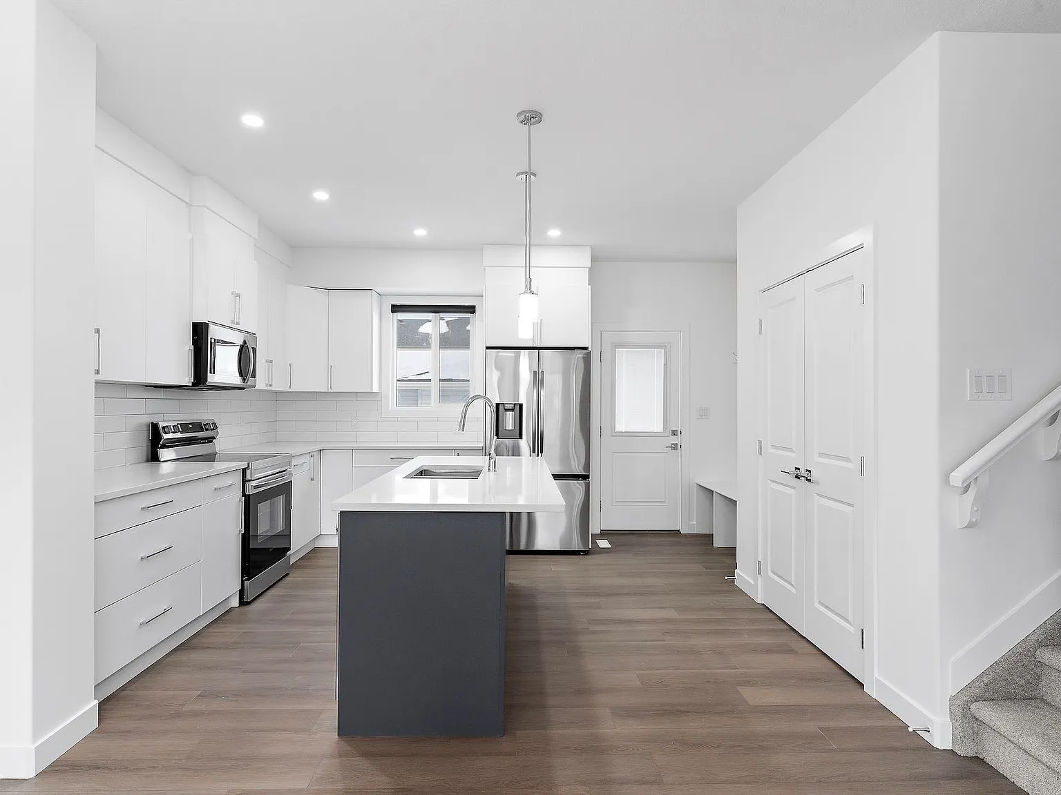 3 bed, 2.5 bath, 1501 sqft, $1,995 — Photo 3
