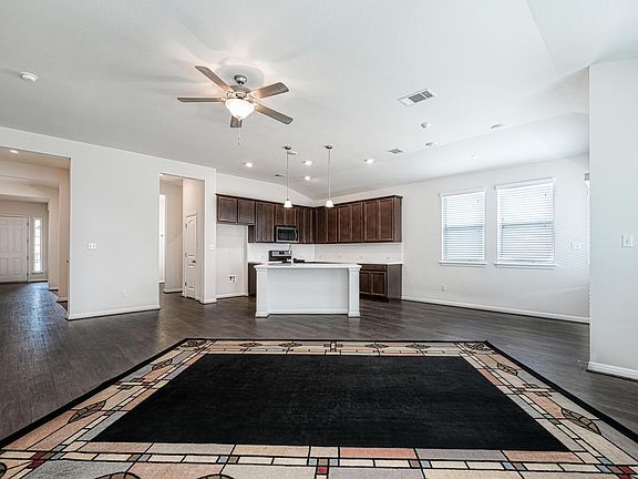 5th image of 7637 Leonardo Dr