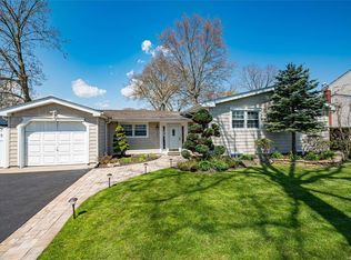 765 Van Buren Ave, West Islip, NY 11795