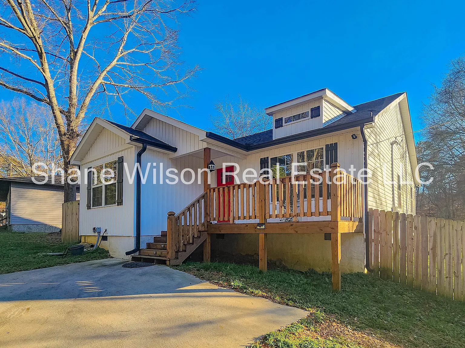 1412 Stevenson Dr — Photo 2