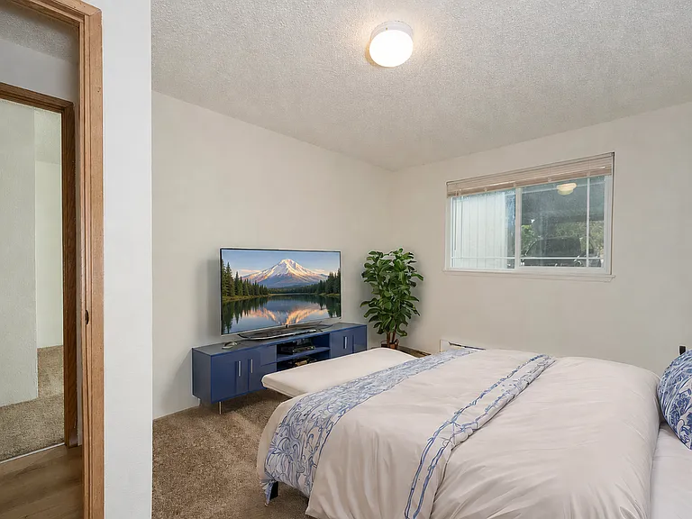 Staged Bedroom l 1x1 l Warner Park