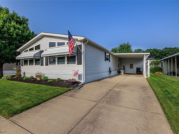 2nd image of 4 Emerald Ln