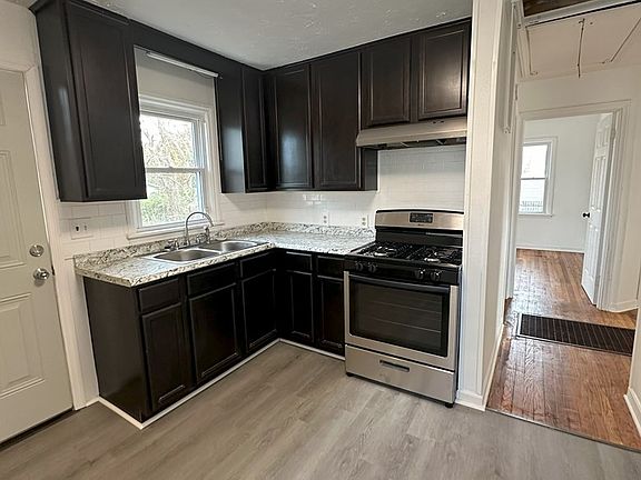 5th image of 117 E Jagoe St