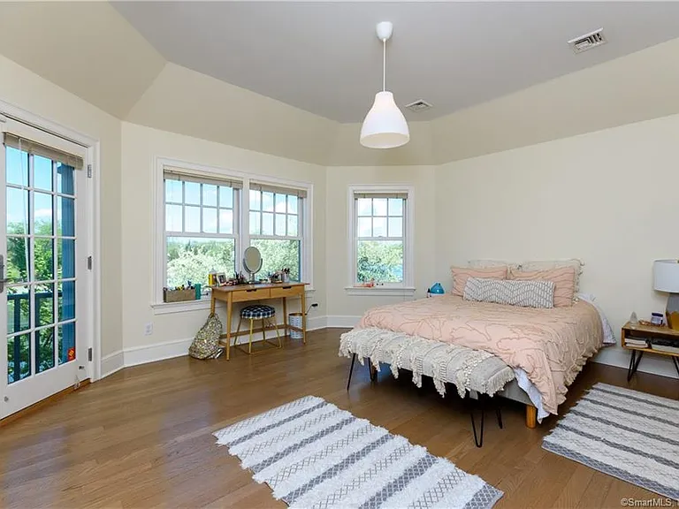 1564 Fairfield Beach Rd — Photo 6