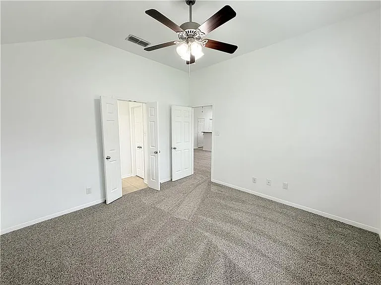 531 Parkfield Ln — Photo 18