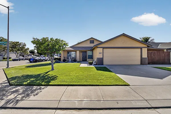 9667 Douglas Ave