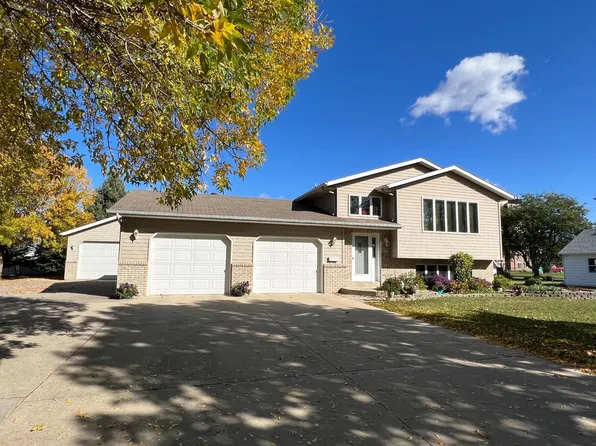 727 9th Ave, Worthington, MN 56187