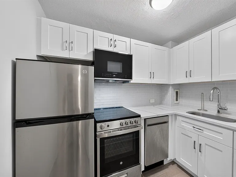 19 Winchester St #208 — Photo 9