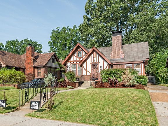 2nd image of 909 Kensington Pl