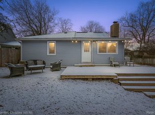 2925 Seebaldt Ave, Waterford, MI 48329