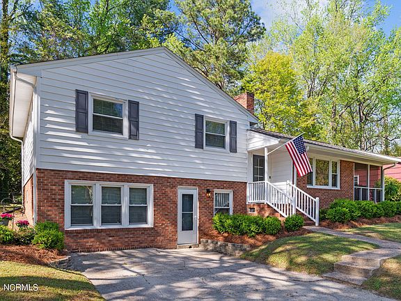 3rd image of 1009 Hillside Drive