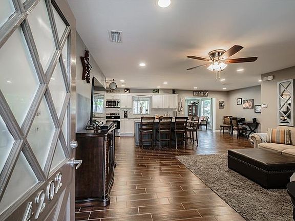 5th image of 4202 W Beach Park Dr