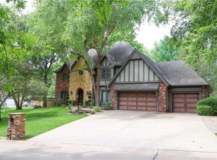 902 N Leonard Rd, Saint Joseph, MO 64506