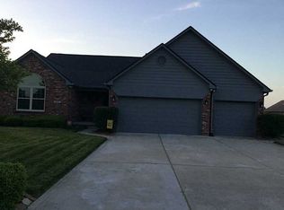 4934 W Stonehaven Ln, New Palestine, IN