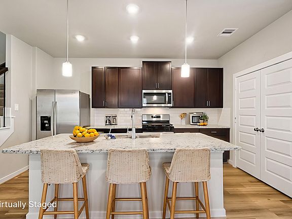 The Summerfield floorplan in Glendale Lakes of Rosharon, TX.