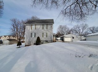 82 Grant Ave, Dixon, IL 61021