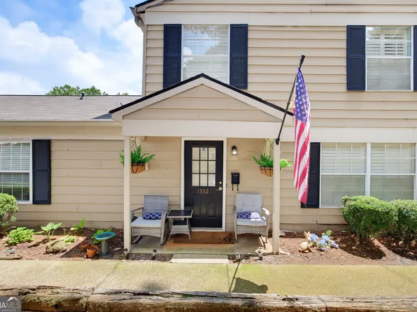 1352 Old Coach Rd SW, Marietta, GA 30008
