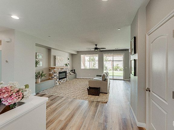 4th image of 601 White Alder Dr