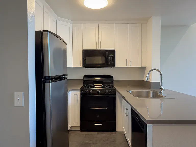Laurel Canyon Place — Photo 6